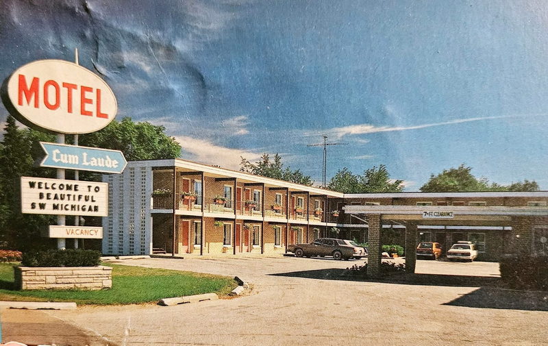Village Inn Motel (Cum Laude Motel) - Vintage Postcard (newer photo)
